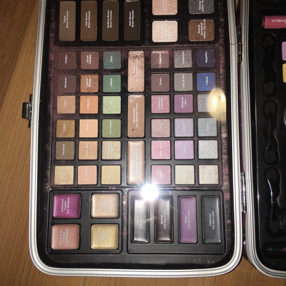 Makeup Set - Picture 3 of 11